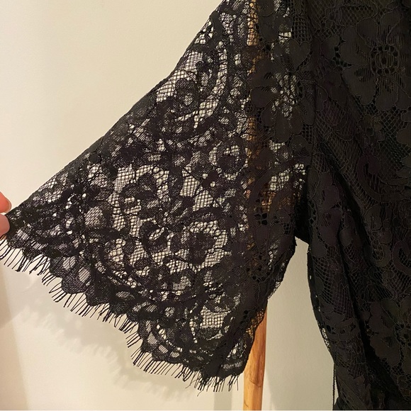 Francesca’s new black lace short sleeve romper size medium - Picture 3 of 5